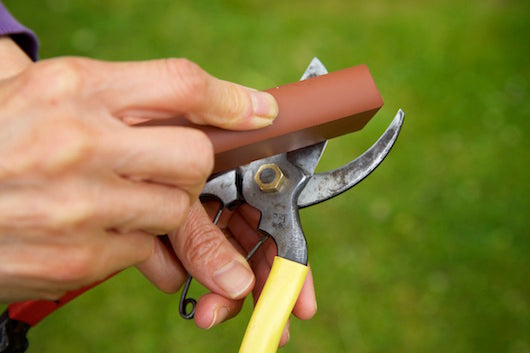 How to Sharpen Garden tools?